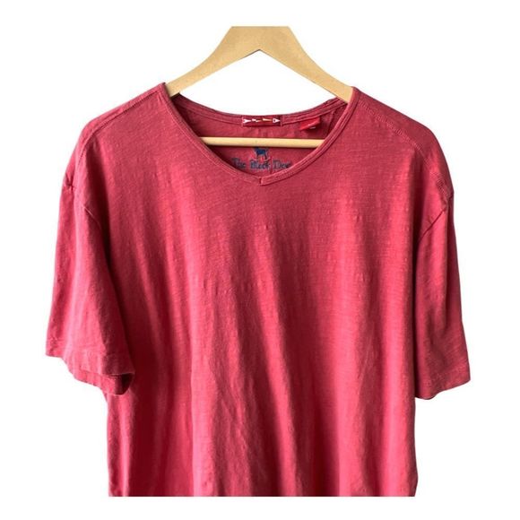 The Black Dog Men’s V-Neck T-Shirt. Coral. Large - Picture 6 of 15